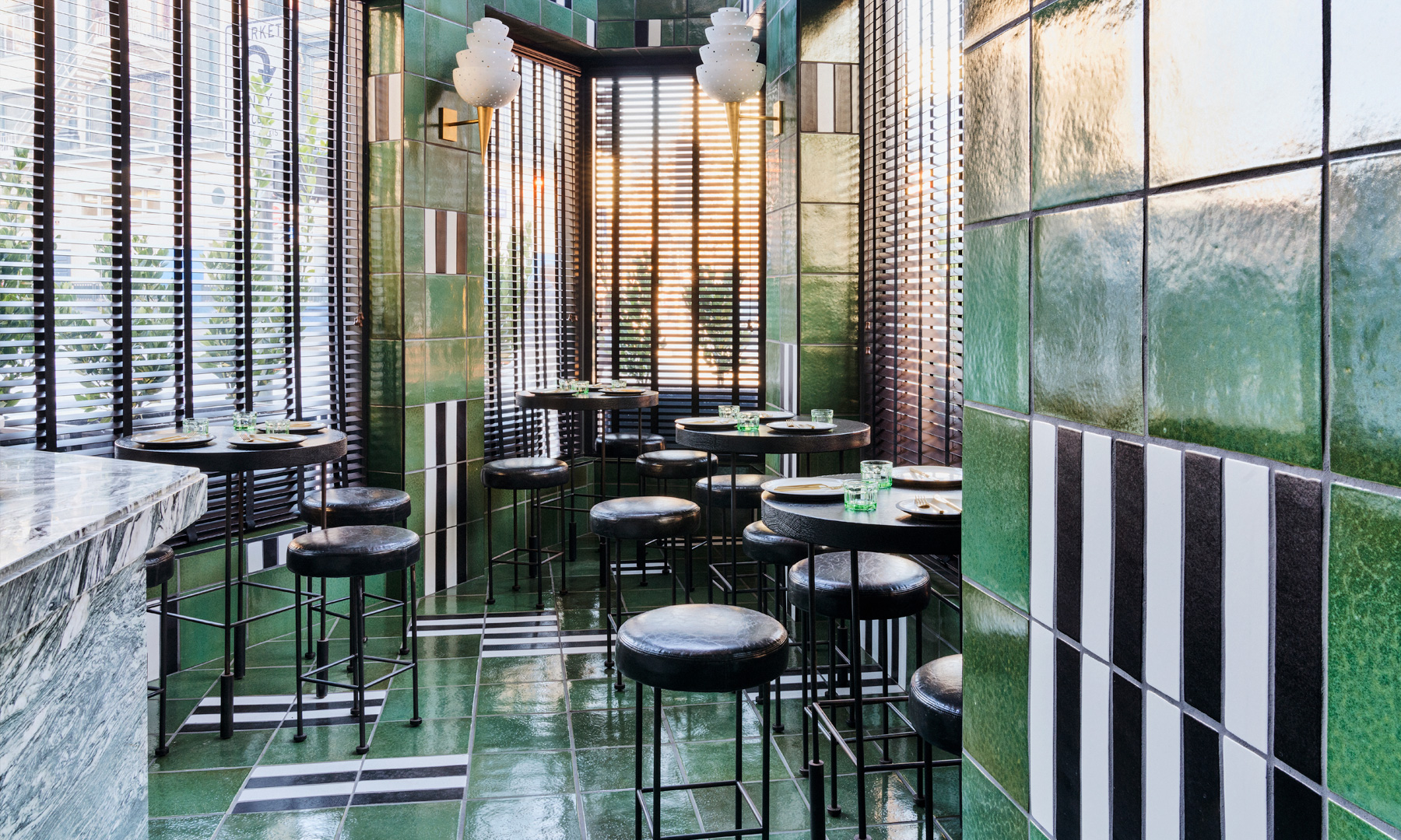 La Bande high top table seating