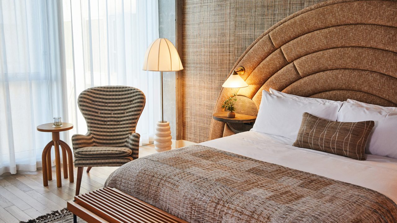 Deluxe Balcony King Guestroom