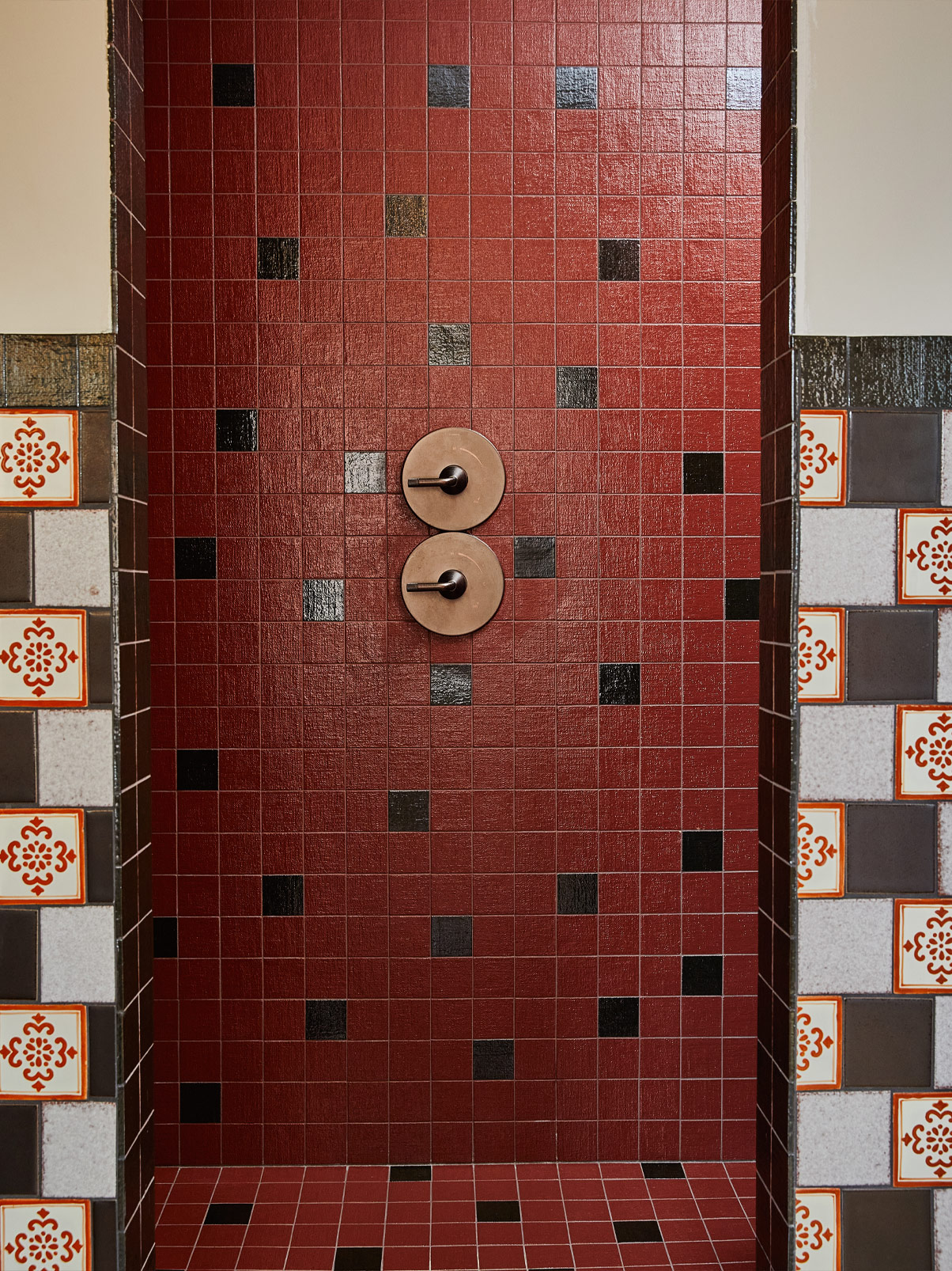 Court Suite Bathroom