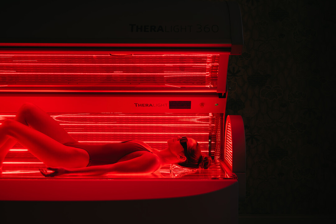 women having full-body red light therapy on Theralight 360 Bed