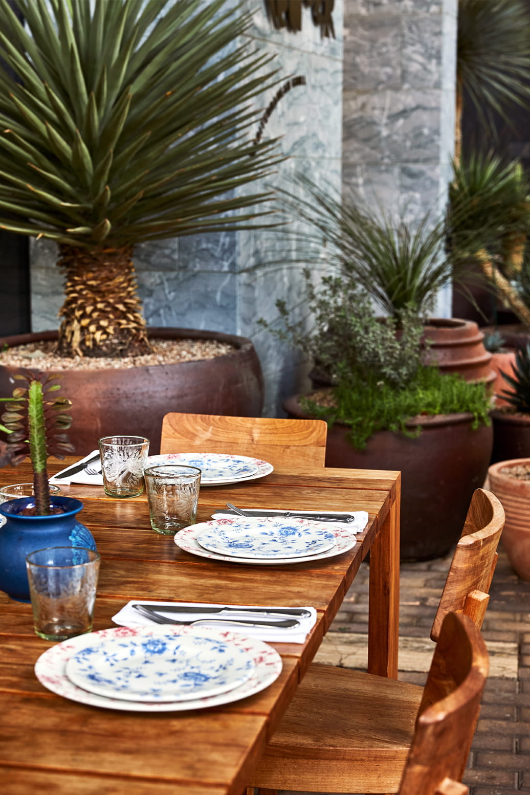 Peacock Outdoor Table Seating